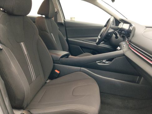 Used 2025 Hyundai Elantra SEL FWD image 21