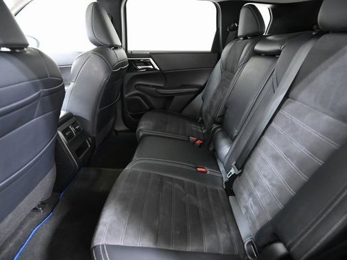 Used 2023 Mitsubishi Outlander SE image 9