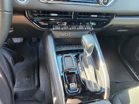 Used 2024 GMC Canyon Elevation w/ Convenience Package image 15