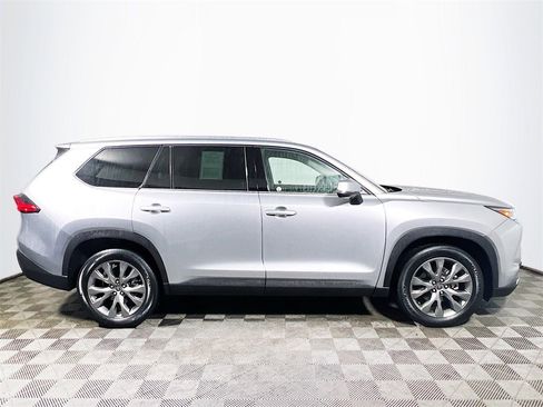 Used 2024 Toyota Grand Highlander Limited image 9