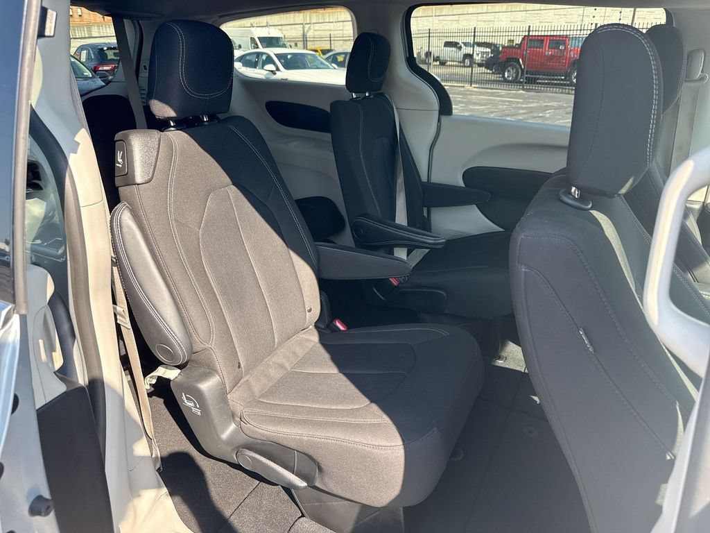 Used 2023 Chrysler Voyager LX FWD image 28