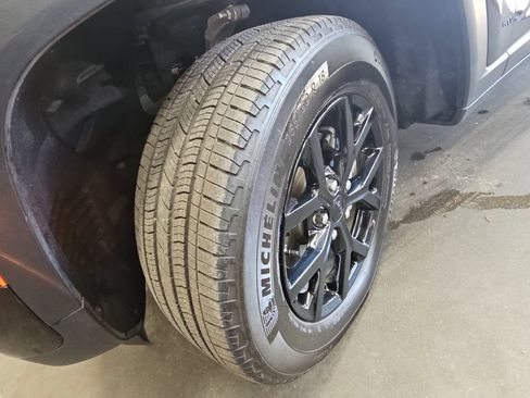 Used 2025 Jeep Grand Cherokee Altitude AWD/4WD image 31