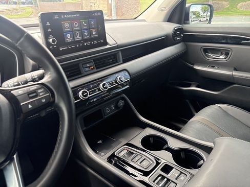 Used 2025 Honda Pilot Touring image 16
