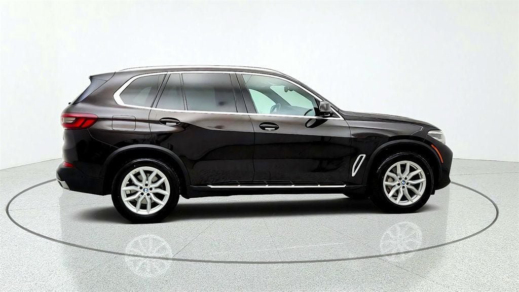 Used 2022 BMW X5 xDrive40i w/ Premium Package AWD/4WD image 4