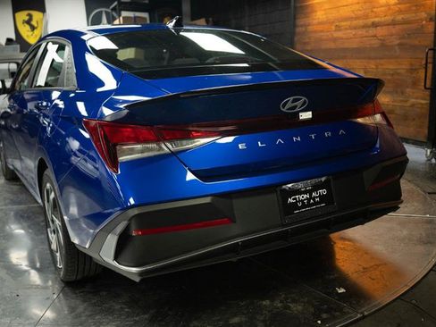 Used 2025 Hyundai Elantra Sport FWD image 6