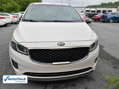 Used 2016 Kia Sedona LX w/ Option Group 020 FWD image 2