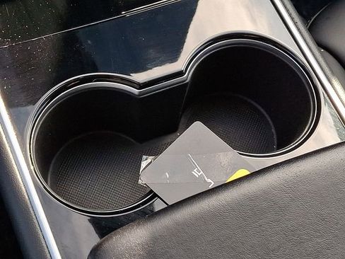 Used 2021 Tesla Model Y Long Range image 33