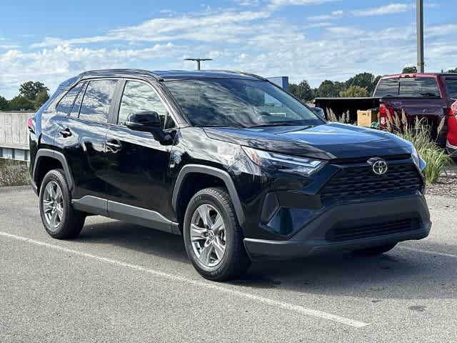 Used 2025 Toyota RAV4 XLE FWD image 28