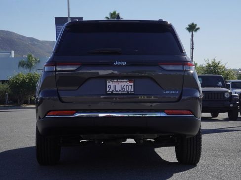 Certified 2022 Jeep Grand Cherokee Laredo w/ Luxury Tech Group I image 5