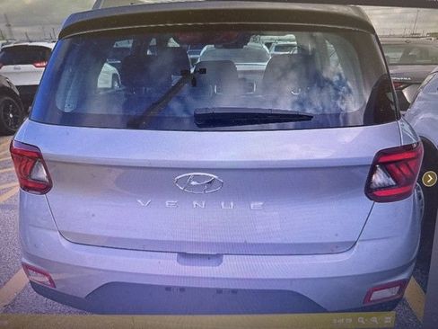 Used 2025 Hyundai Venue SEL FWD image 4