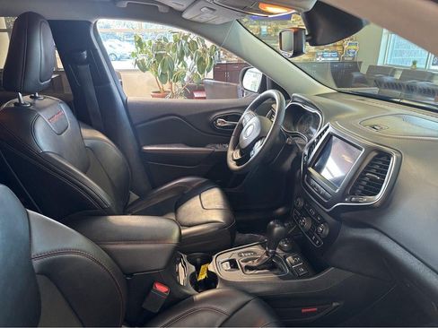 Used 2022 Jeep Cherokee Trailhawk w/ Comfort/Convenience Group AWD/4WD image 38
