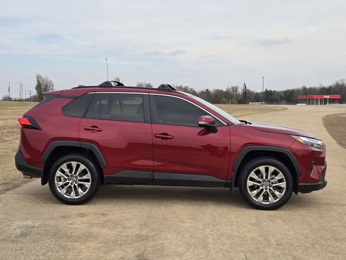 Used 2024 Toyota RAV4 XLE Premium image 7