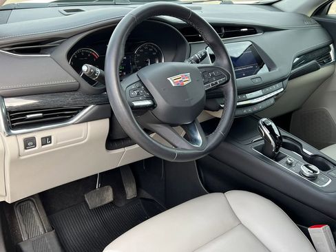 Used 2022 Cadillac XT4 Premium Luxury w/ Enhanced Visibility Package image 17