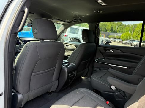 Used 2024 Chevrolet Traverse LT FWD image 26