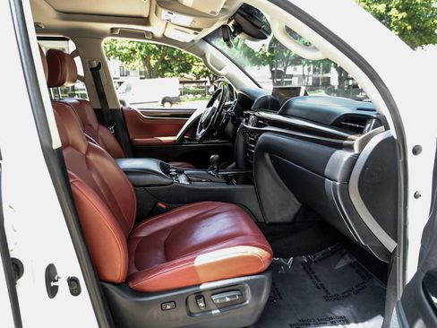 Used 2017 Lexus LX 570 4WD w/ Luxury Package image 35