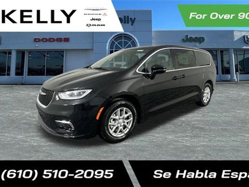 New 2026 Chrysler Pacifica Select image 1