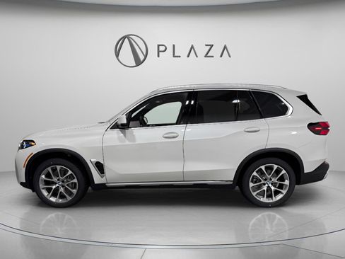 New 2026 BMW X5 xDrive40i w/ Premium Package image 3
