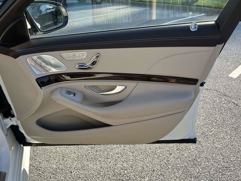 Used 2019 Mercedes-Benz S 560 4MATIC Sedan image 44