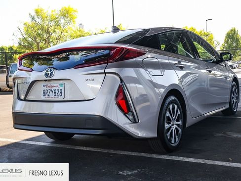 Used 2020 Toyota Prius Prime XLE FWD image 6