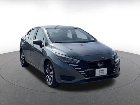 Used 2025 Nissan Versa SV image 3