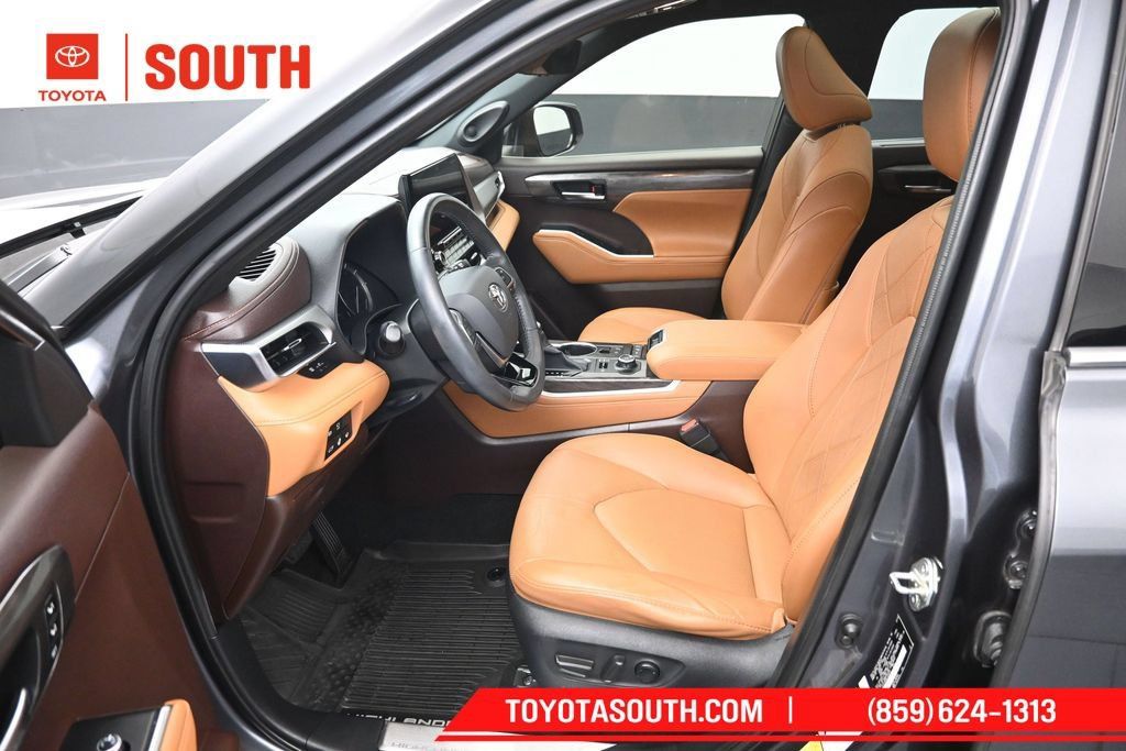 Used 2020 Toyota Highlander Platinum AWD/4WD image 9