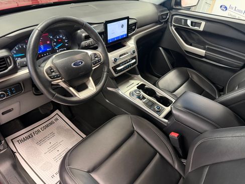 Used 2024 Ford Explorer XLT w/ Equipment Group 202A AWD/4WD image 4