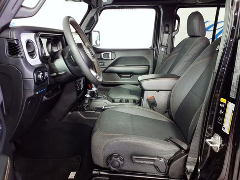 Used 2024 Jeep Wrangler Unlimited Sahara AWD/4WD image 8