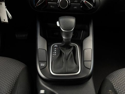 Used 2025 Kia Soul LX w/ LX Technology Package FWD image 21