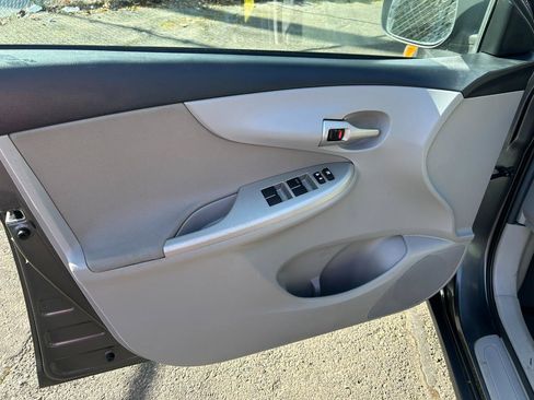 Used 2013 Toyota Corolla LE image 10