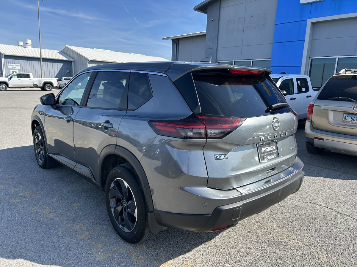 Used 2024 Nissan Rogue SV FWD image 6