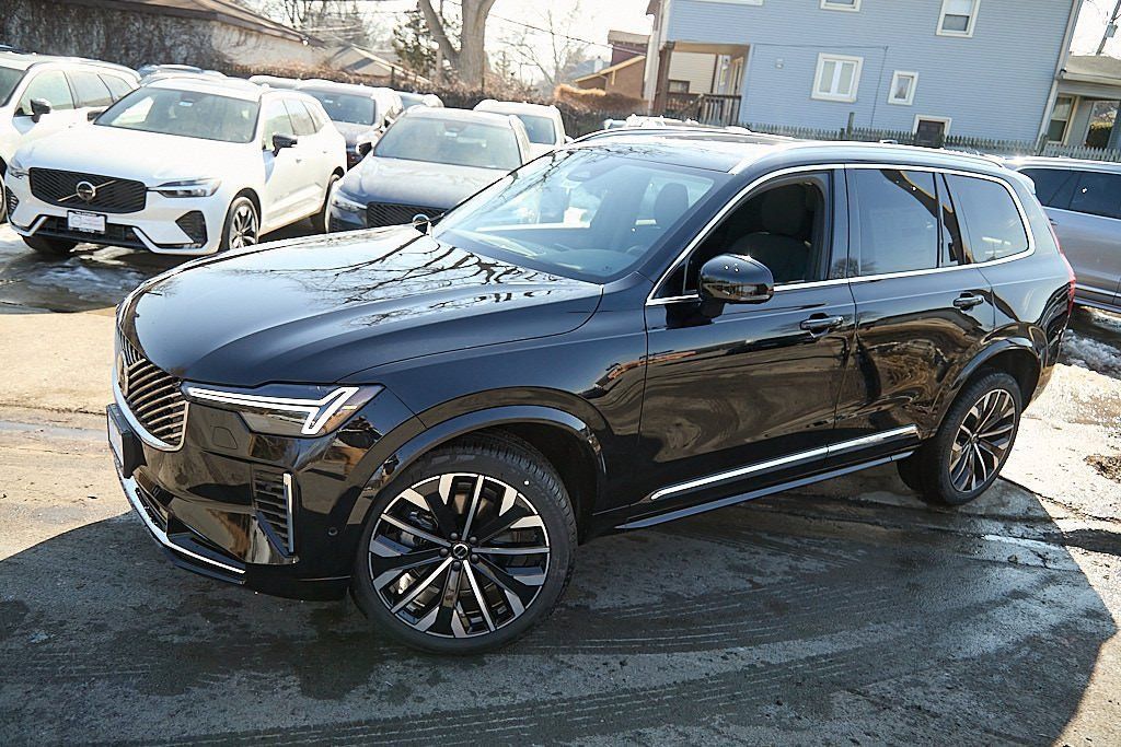 New 2026 Volvo XC90 B6 Plus w/ Protection Package Premier AWD/4WD image 3