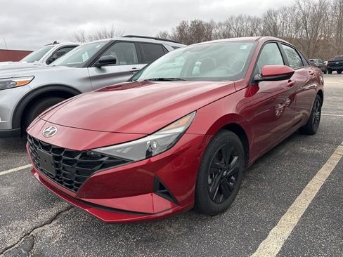 Used 2023 Hyundai Elantra SEL image 3