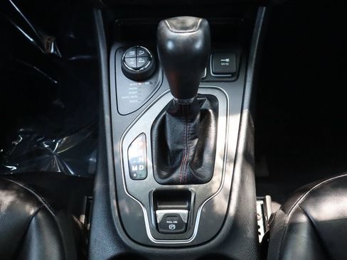 Used 2020 Jeep Cherokee Trailhawk w/ Comfort/Convenience Group AWD/4WD image 37