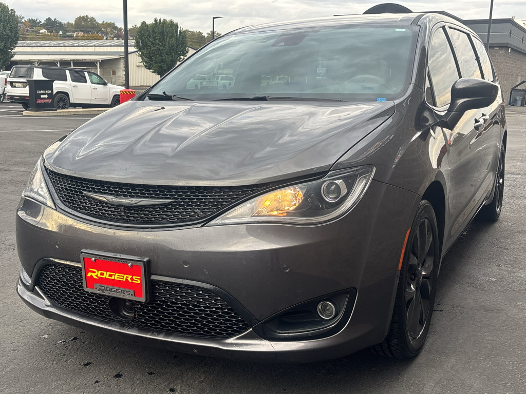 Used 2019 Chrysler Pacifica Touring Plus FWD image 3