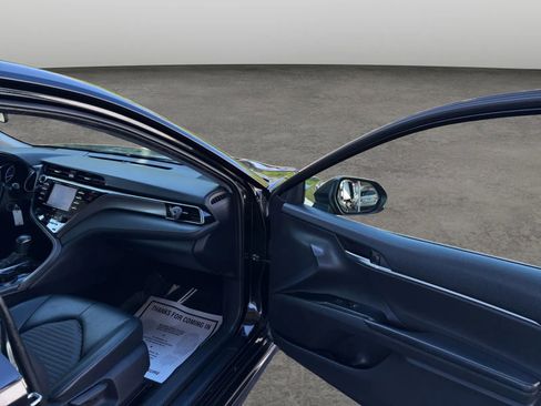Used 2020 Toyota Camry SE FWD image 19