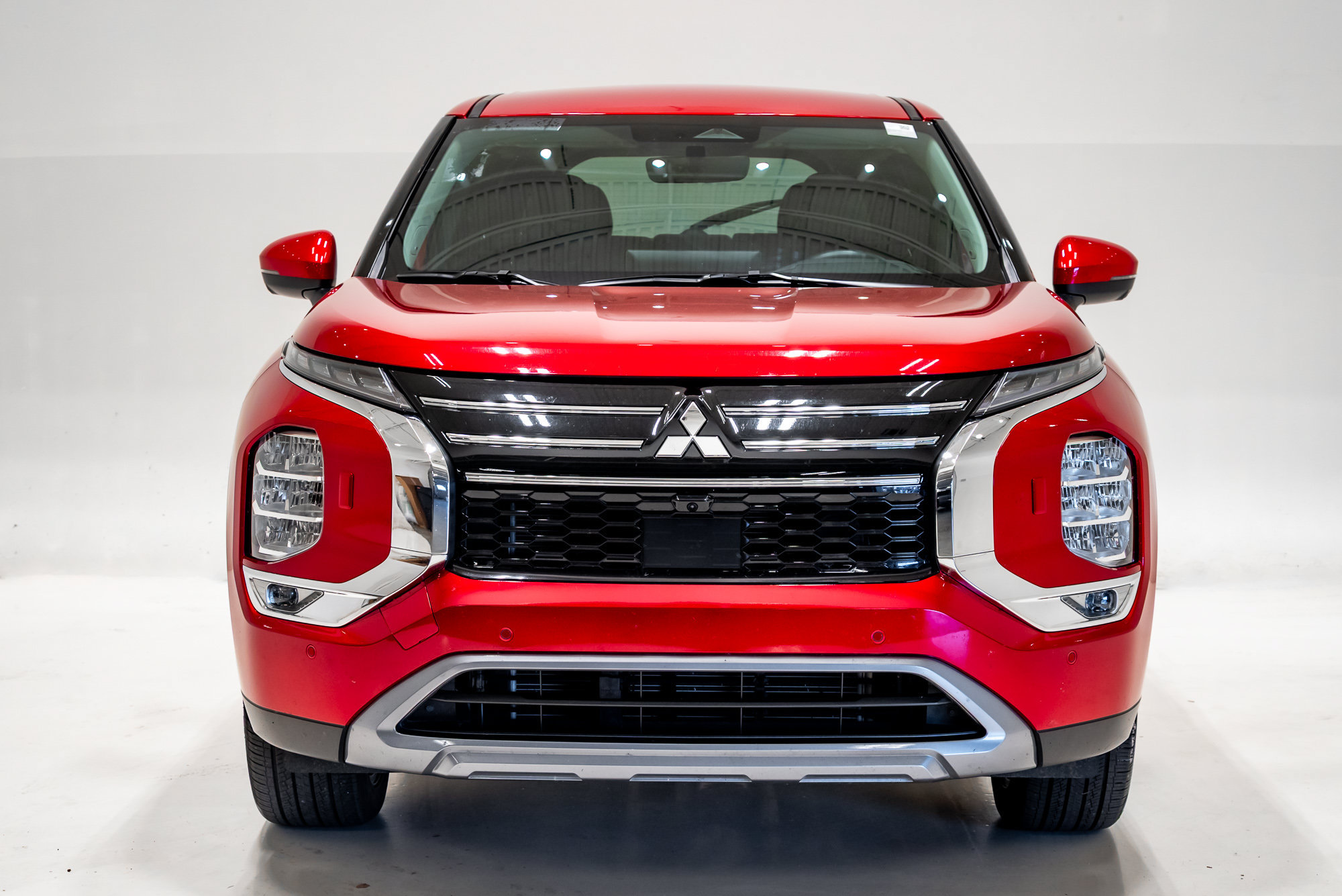 Used 2025 Mitsubishi Outlander SE AWD/4WD image 4