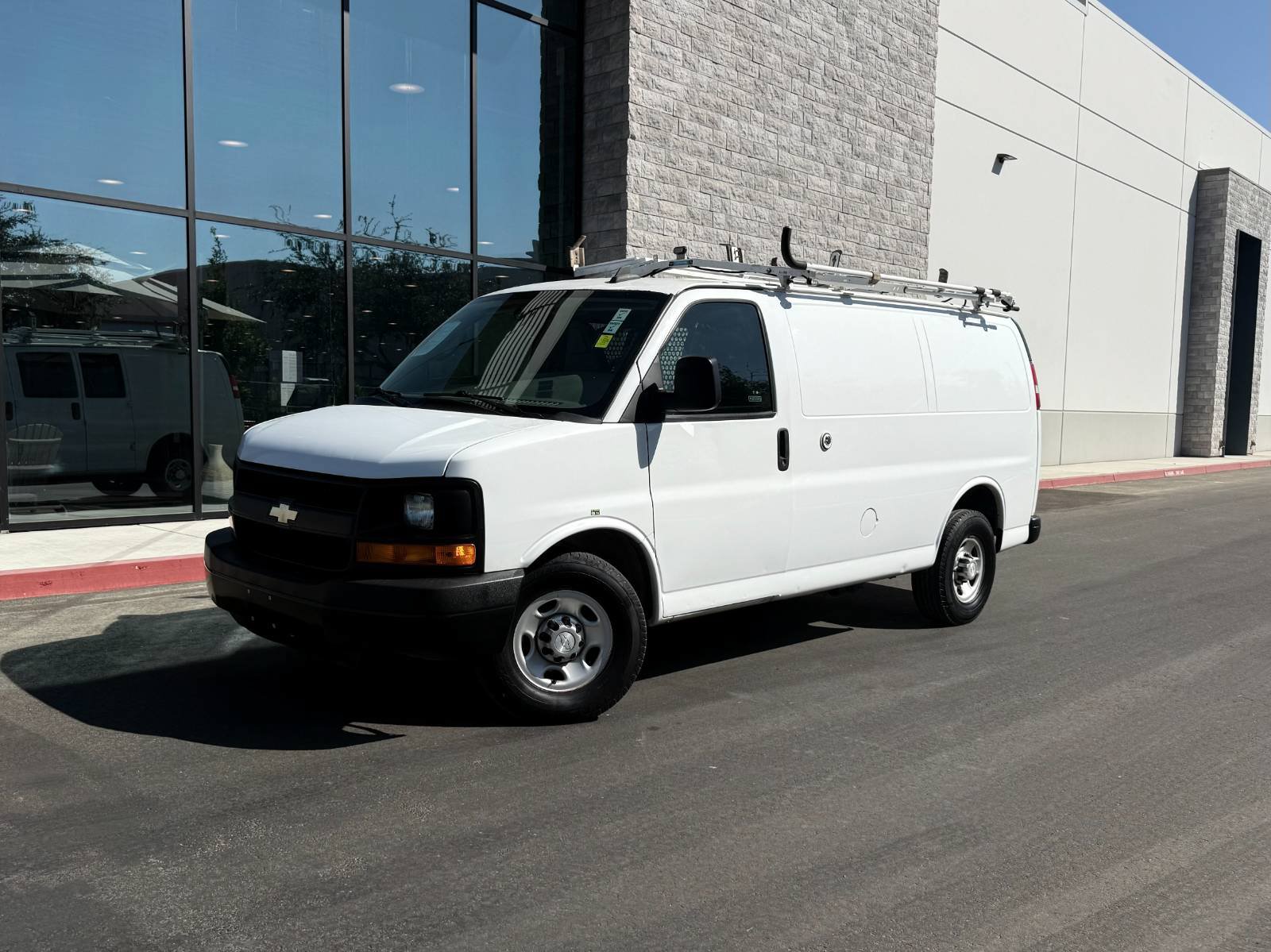 Used 2016 Chevrolet Express 2500 RWD image 1