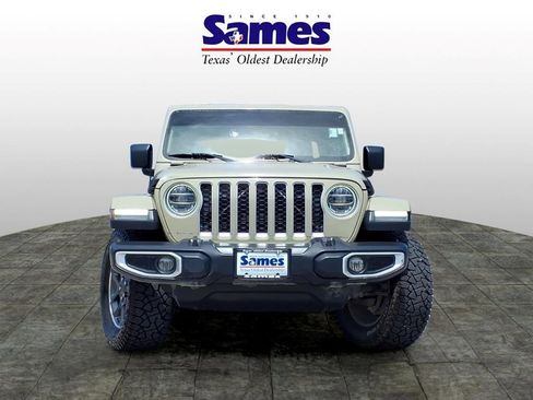 Used 2020 Jeep Gladiator Overland w/ Popular Equipment Package AWD/4WD image 2