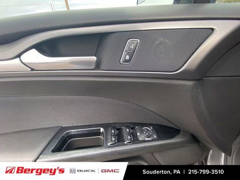 Used 2016 Ford Fusion SE image 26