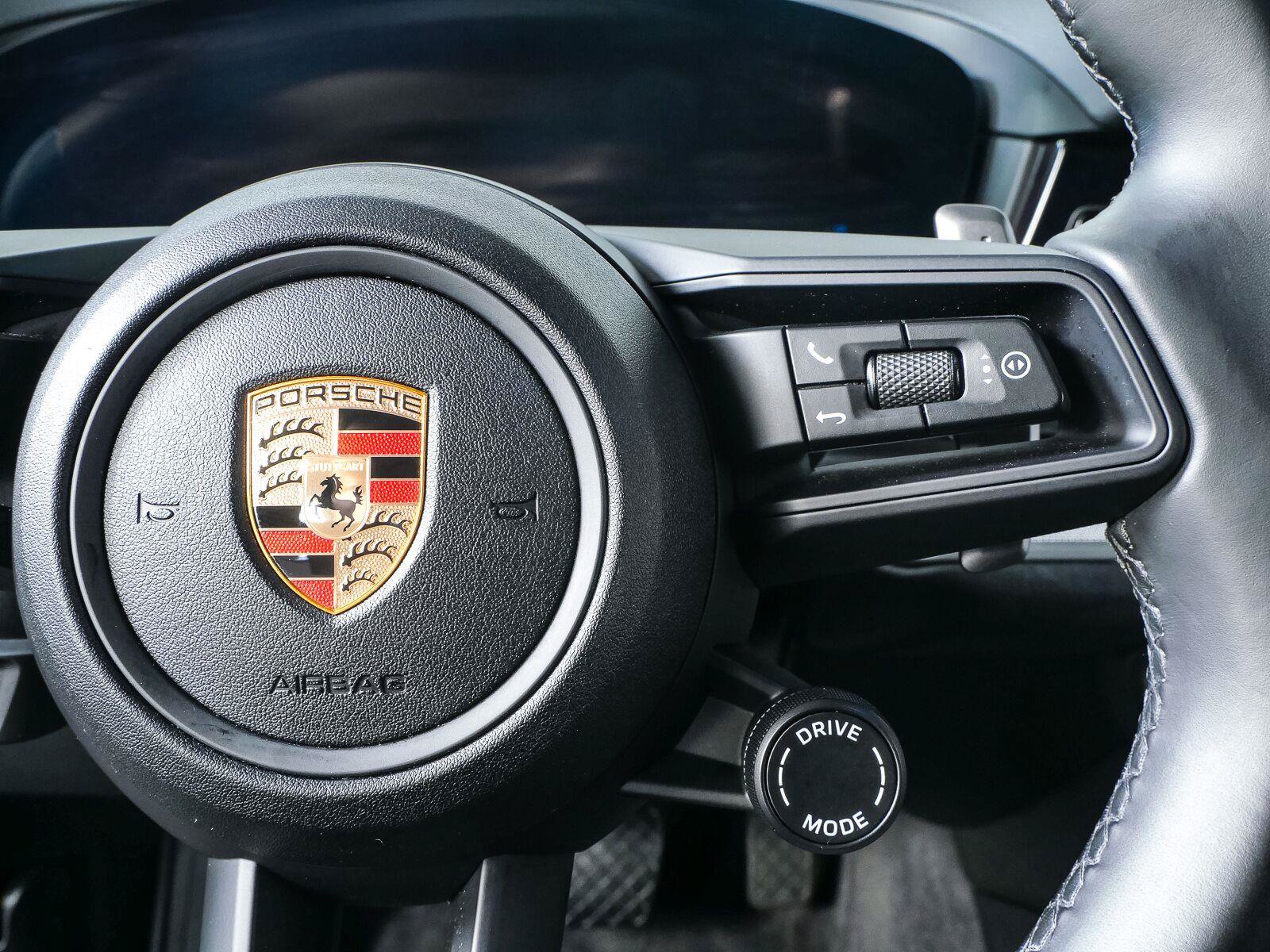 Certified 2024 Porsche Cayenne AWD/4WD image 12