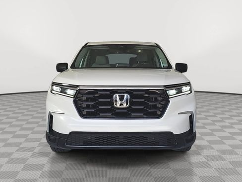 Used 2023 Honda Pilot LX image 3