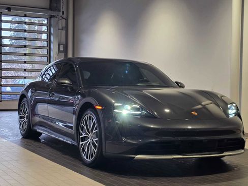 Used 2022 Porsche Taycan 4 Cross Turismo image 8