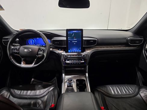 Used 2020 Ford Explorer Platinum image 2