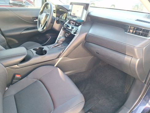 Used 2024 Toyota Venza LE image 32