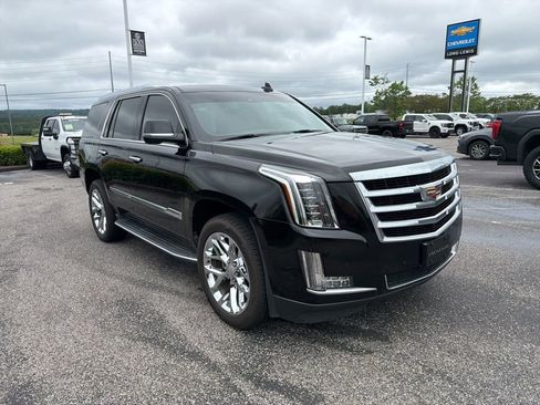 Used 2016 Cadillac Escalade Luxury RWD image 1