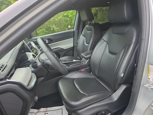 Used 2025 Jeep Compass Limited AWD/4WD image 11