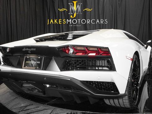 Used 2017 Lamborghini Aventador S image 16