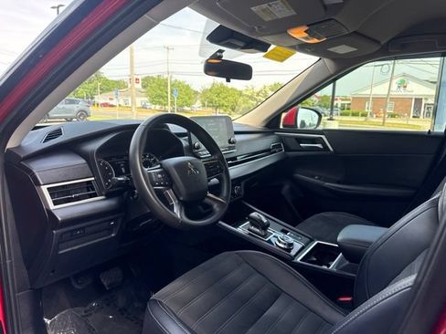 Used 2024 Mitsubishi Outlander SE Black Edition AWD/4WD image 9