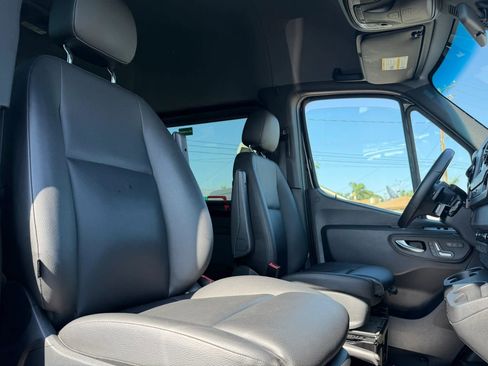 Used 2019 Mercedes-Benz Sprinter 2500 image 13