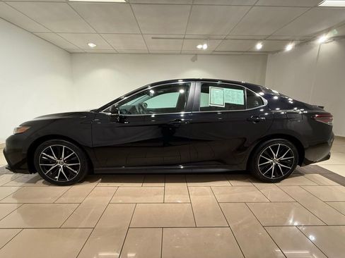 Certified 2023 Toyota Camry SE w/ Blackout Package (TMS) image 2